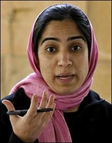 Malalai Joya durante una rueda de prensa en Kabul el 21 de mayo de 2009